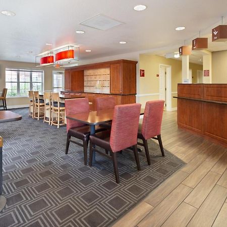 Towneplace Suites By Marriott St. Petersburg Clearwater Exterior photo