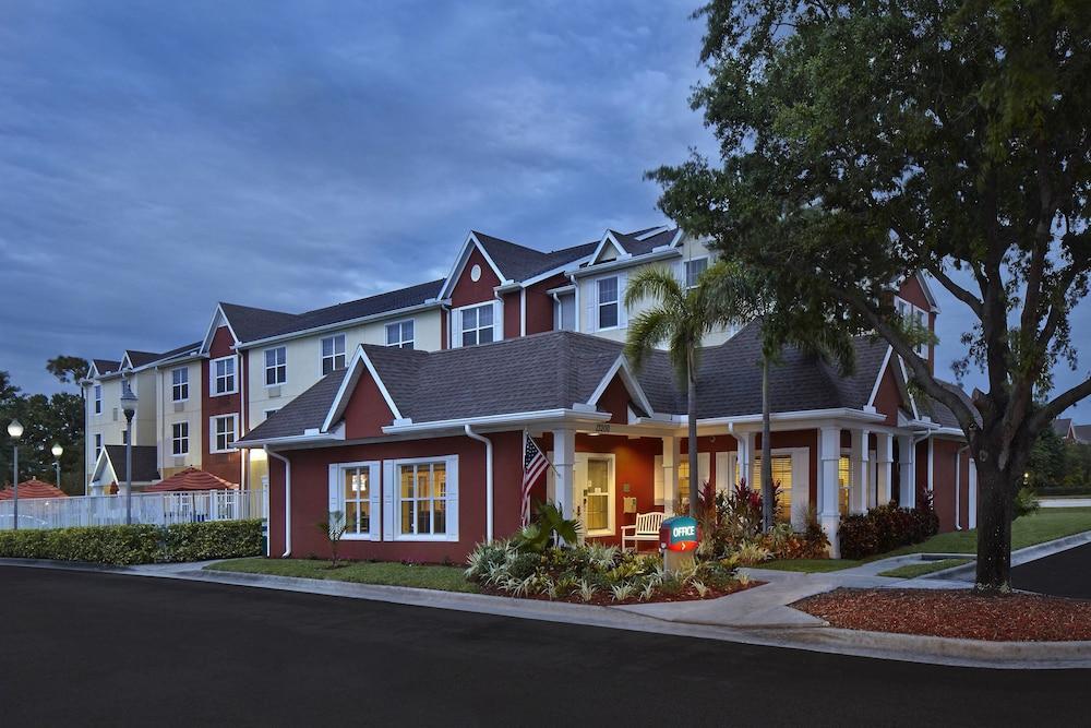 Towneplace Suites By Marriott St. Petersburg Clearwater Exterior photo