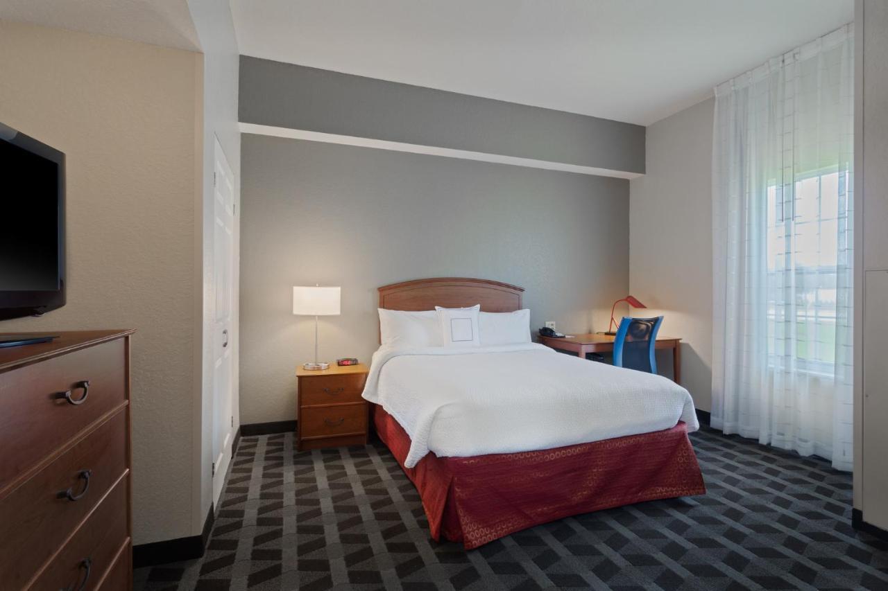 Towneplace Suites By Marriott St. Petersburg Clearwater Exterior photo