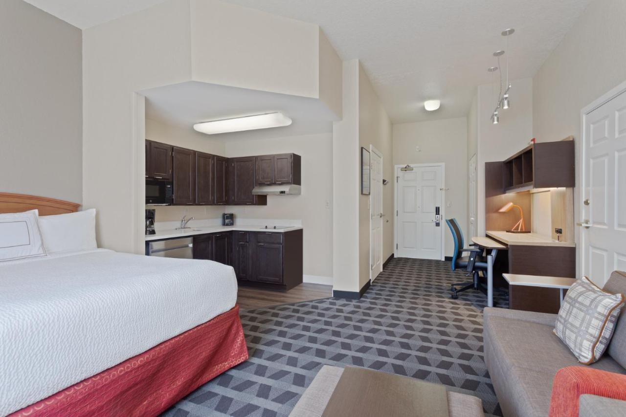 Towneplace Suites By Marriott St. Petersburg Clearwater Exterior photo